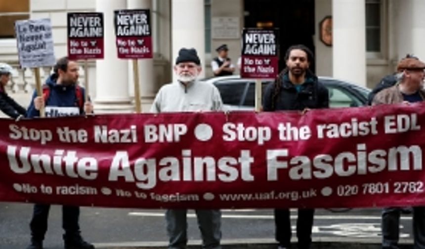 Londra'da Le Pen protestosu