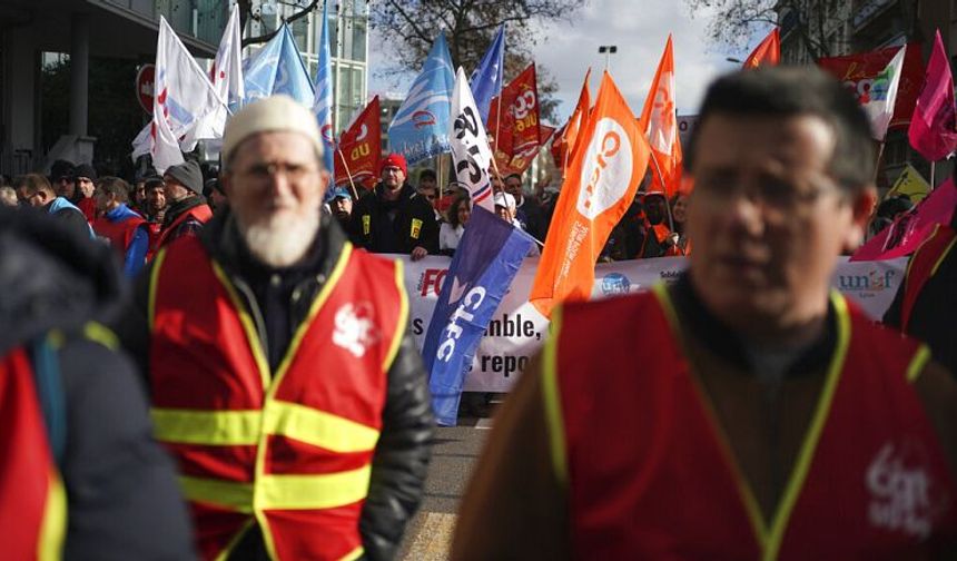 Fransa'da emeklilik reformu protestosuna rekor katılım