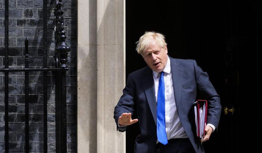Boris Johnson'ın Covid kurallarını ihlâl ettiği için polise başvuruldu