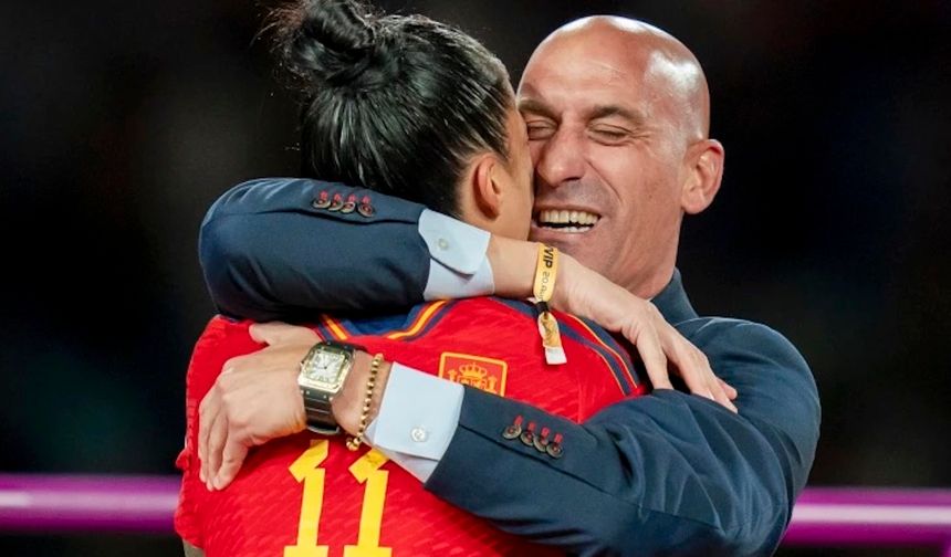 FIFA, Luis Rubiales'i taciz skandalı nedeniyle 3 yıl futboldan men etti