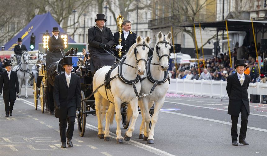 Londra'da geleneksel Yeni Yıl Geçit Töreni yapıldı
