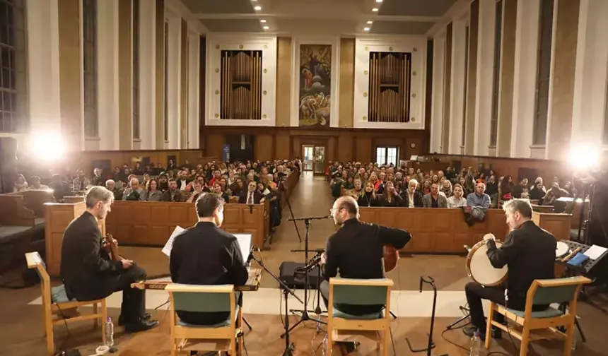 ‘Dede Efendi’ Londra’yı büyüledi