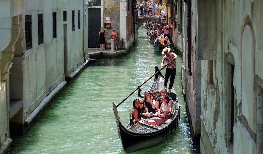 Venedik'e günübirlik gelen turistlerden giriş ücreti alınması uygulaması başladı