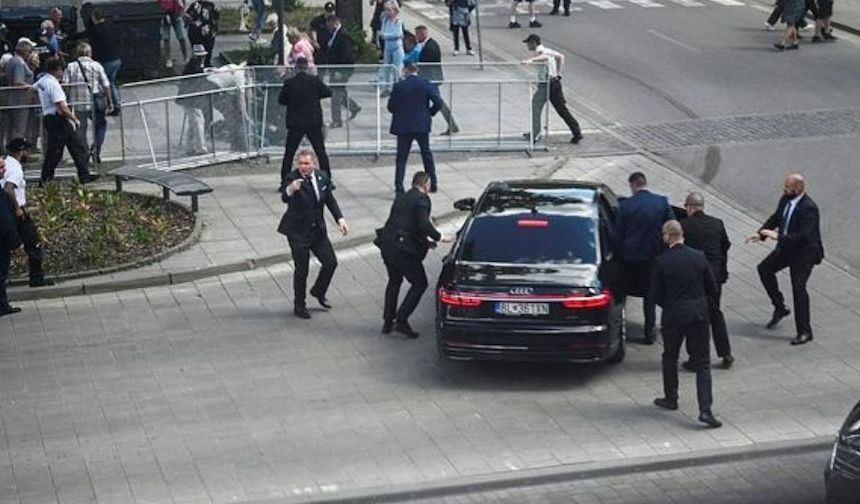 Slovakya Başbakanı'na saldırı: Karnından vuruldu