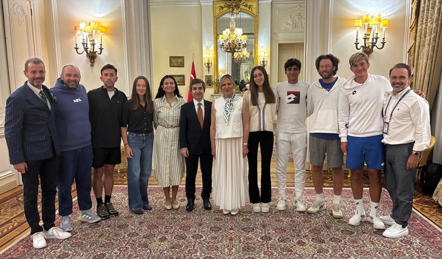 Türkiye'nin Londra Büyükelçisi Ertaş, Wimbledon'da mücadele eden Türk sporcuları konutunda ağırladı