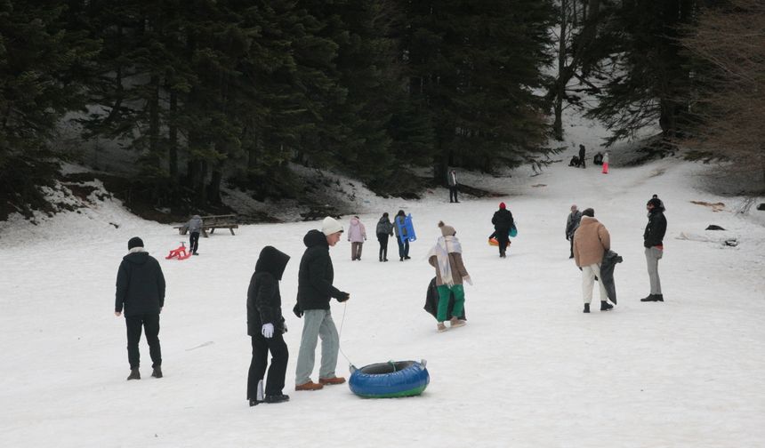 Abant kış manzarasıyla misafirlerini ağırladı