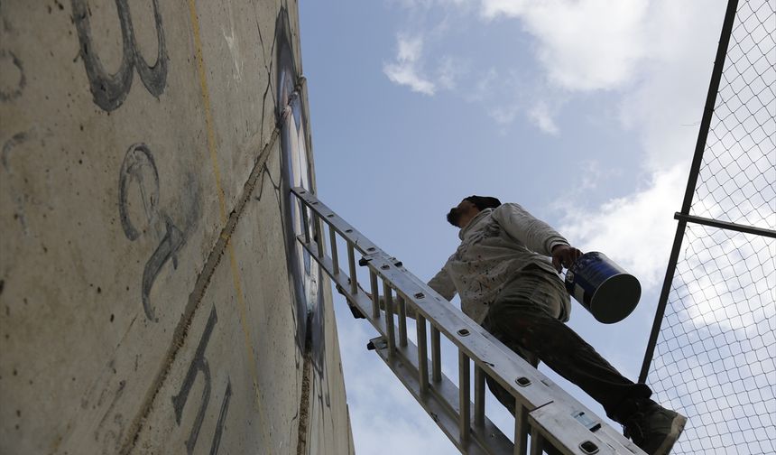 Filistinliler, Batı Şeria'daki Ayida Mülteci Kampı'nda bulunan stadyumun yıkım tehdidine sanatla direniyor