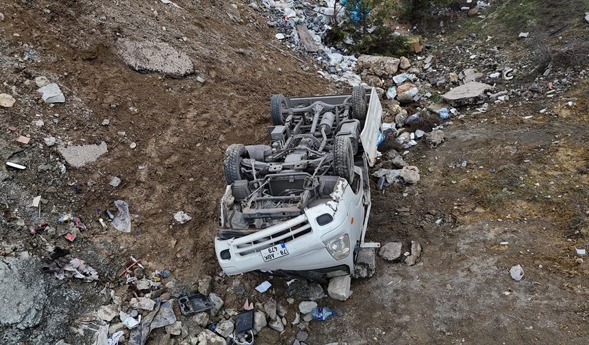 Karabük'te şarampole devrilen kamyonetteki 2 kişi yaralandı
