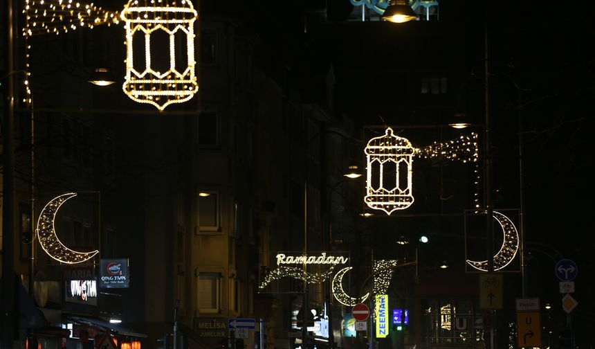 Almanya'da bazı şehirlerde ışıklarla süslenen caddeler ramazan boyunca aydınlatılacak