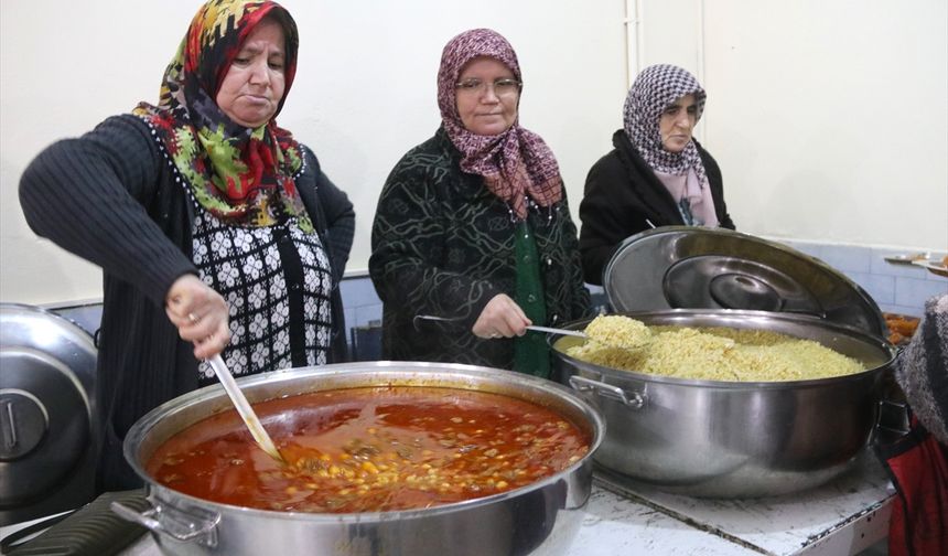 Amasya'da Boraboy köyü sakinleri iftarı evlerinde değil bir arada yapıyor