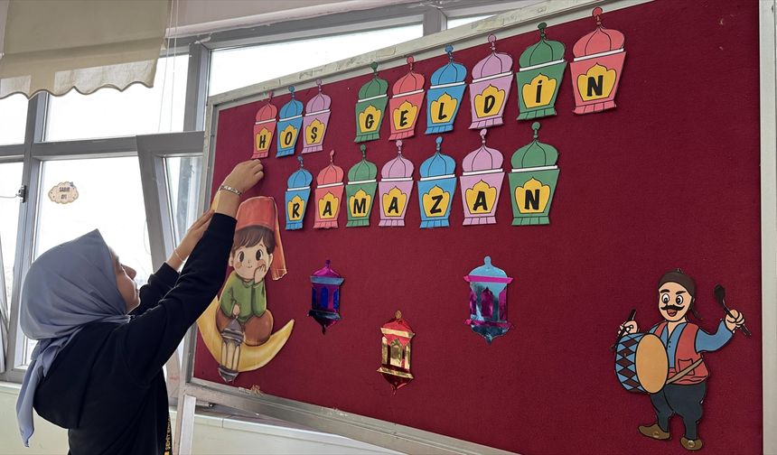Rize ve Ordu'da öğrenciler okul ve sınıflarını ramazan için süsledi