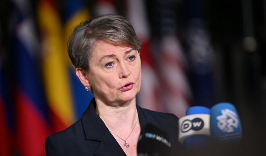 İngiltere Dışişleri Bakanı'ndan ABD Başkanı Trump'a "Diplomasiyi sosyal medyadan yapmıyoruz" yanıtı