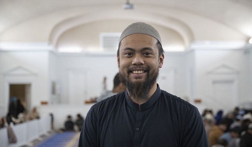 At US mosques, Ramadan becomes a lifeline for many