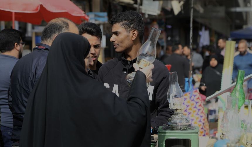 Irak'ta artan elektrik kesintileri nedeniyle halk 'lale' lambalarına yöneldi