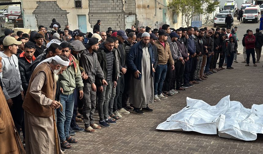 İsrail'in Gazze Şeridi'ne düzenlediği hava saldırısında 3'ü polis 6 Filistinli öldü