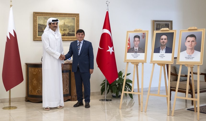 Katar Emiri, Türkiye'nin Doha Büyükelçiliğine taziye ziyaretinde bulundu