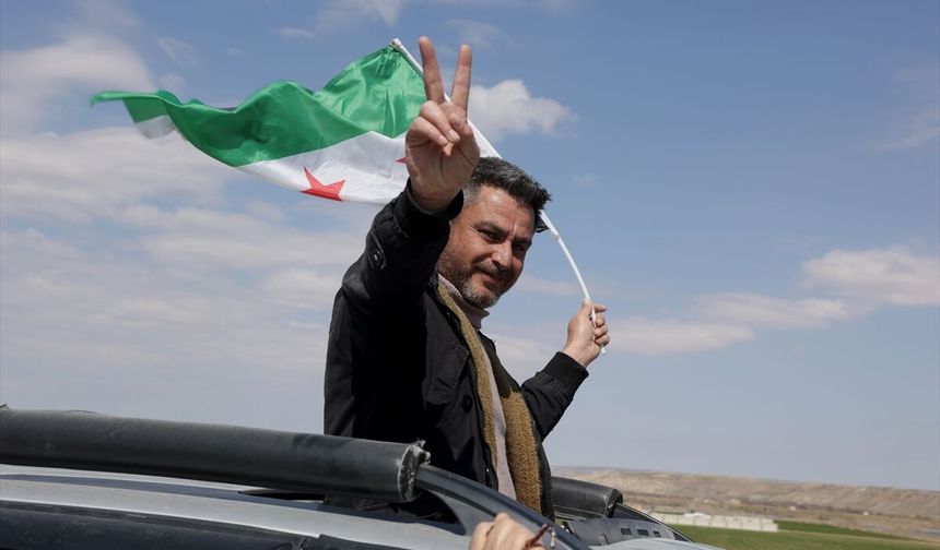 Suriye'nin Şuyuk beldesi sakinleri mutabakat sonrası köylerine dönmenin mutluluğunu yaşıyor