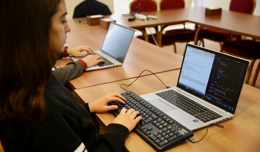 TÜBİTAK Fen Lisesi özel eğitim programlarıyla öğrencileri bilim olimpiyatlarına hazırlıyor