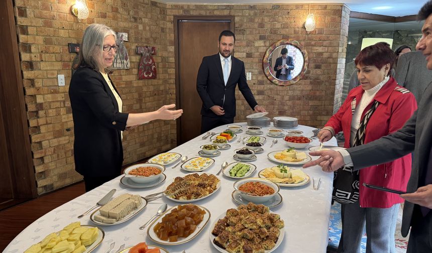 Türkiye'nin Bogota Büyükelçisi Sun, Kolombiyalı gazetecilerle kahvaltıda buluştu