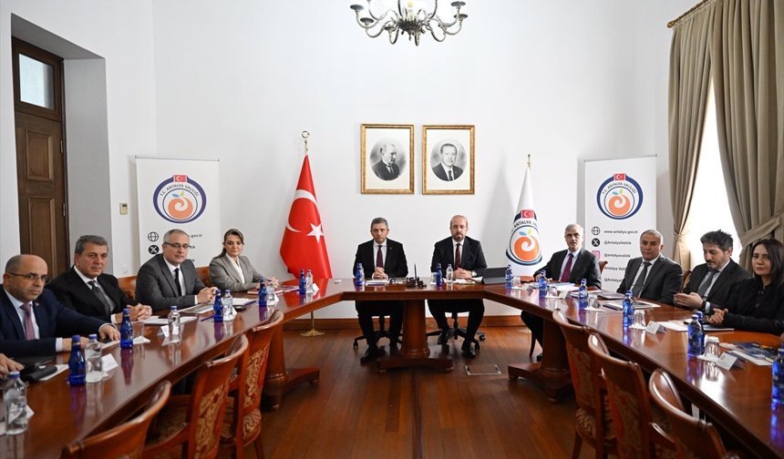 Antalya'da orman yangınlarına yönelik tedbirler ele alındı