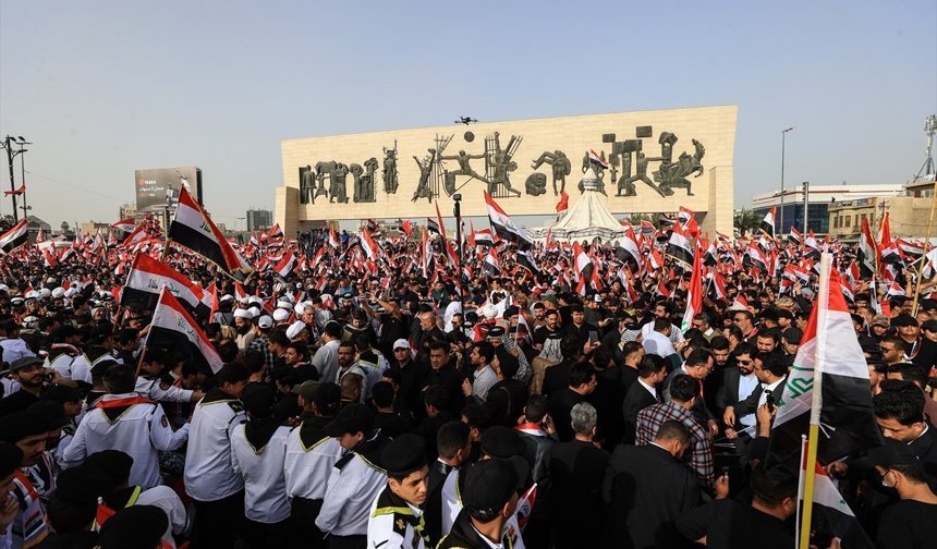 Bağdat'ta binlerce Sadr destekçisinden ABD ve İsrail karşıtı protesto