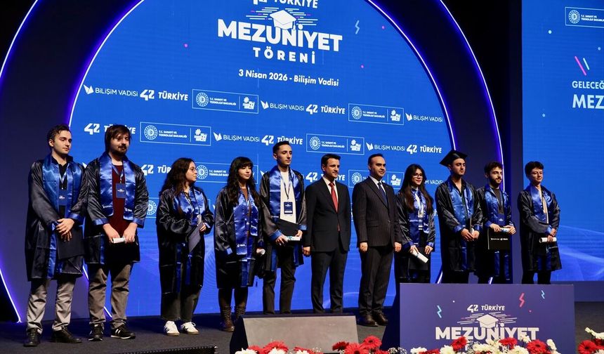 Bakan Kacır, Kocaeli'de '42 Türkiye Mezuniyet Töreni'nde konuştu: