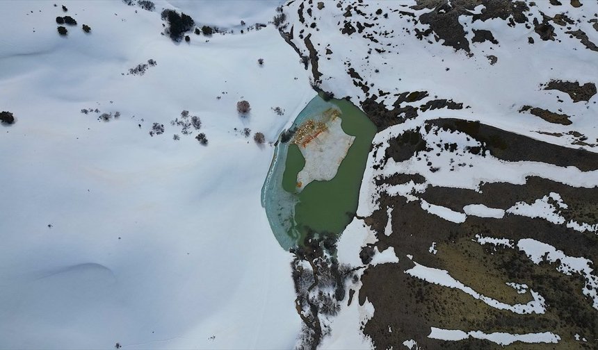 Bayburt'un karla kaplı dağları havadan görüntülendi