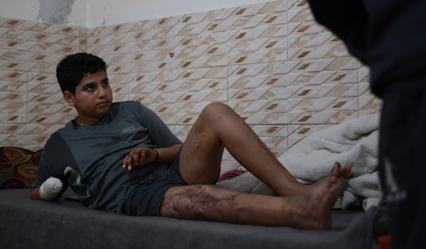 İsrail'in geride bıraktığı mühimmatla engelli kalan Gazzeli Muhammed: 'Başka çocuklar benim gibi olmasın'