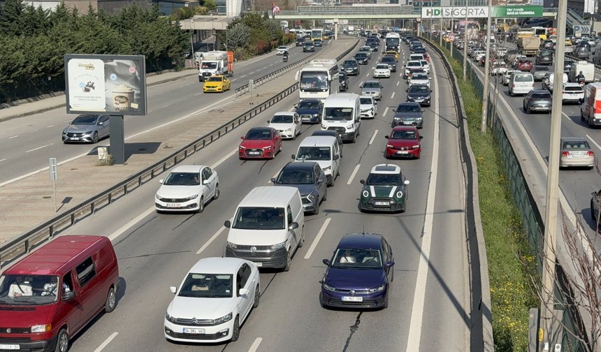 İstanbul'da Anadolu Yakası'ndaki trafik yoğunluğu yüzde 81'e yükseldi
