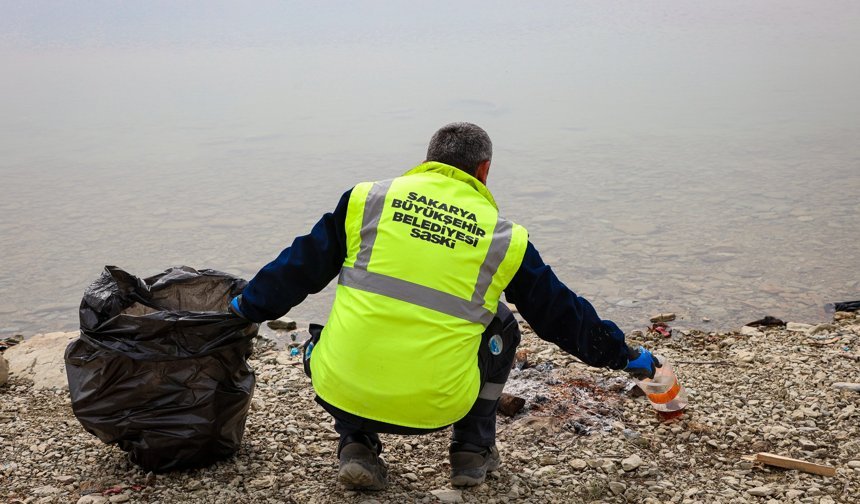 Sapanca Gölü ve çevresinde tahribata neden olabilecek atıklar toplandı