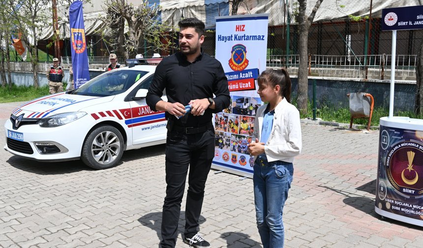 Siirt'te jandarma, düzenlediği etkinlikte çocuklara eğitim verdi