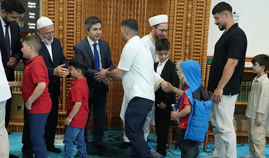 Londra’da bayram namazında camilerimiz doldu