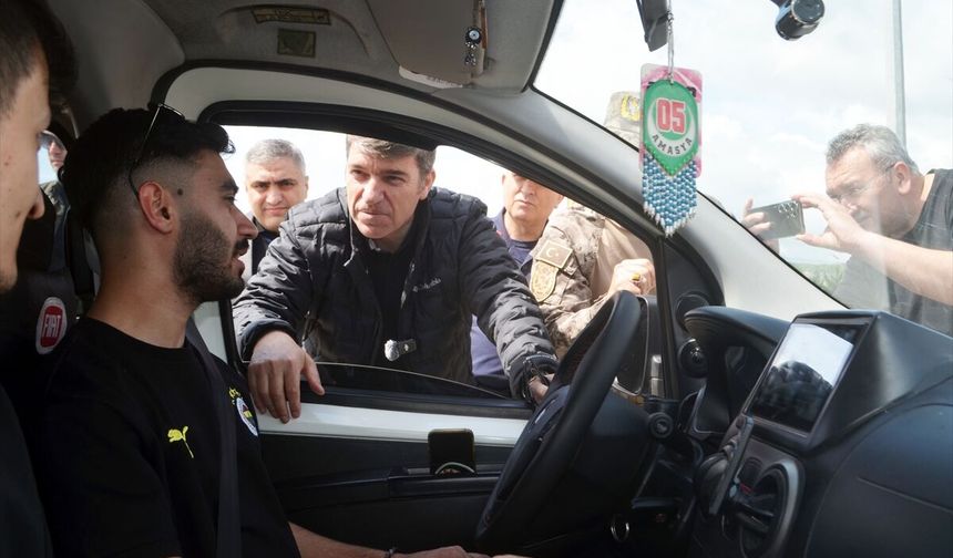 Amasya Valisi Bakan, bayram trafiğinin yoğun güzergahı İstanbul-Samsun kara yolunda denetimleri inceledi