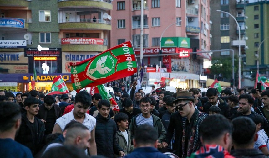 Amed Sportif Faaliyetler'in Süper Lig'e yükselmesi Diyarbakır'da coşkuyla kutlandı