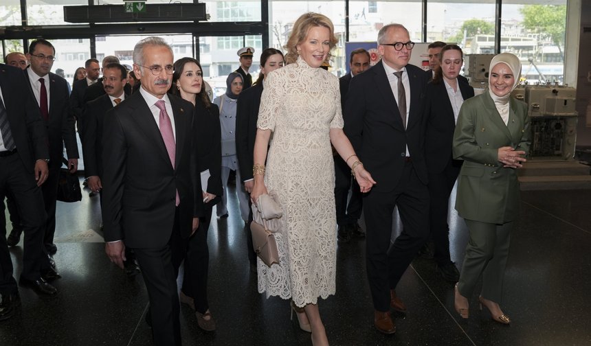 Belçika Kraliçesi Mathilde ve beraberindeki heyet, İstanbul Deniz Müzesi'ni gezdi