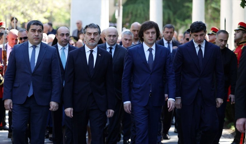 Gürcistan'da 9 Mayıs Zafer Bayramı kutlandı