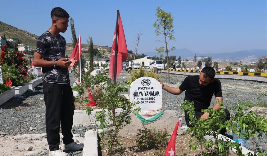 Hatay'da bayram dolayısıyla Narlıca Deprem Mezarlığı ziyaret edildi