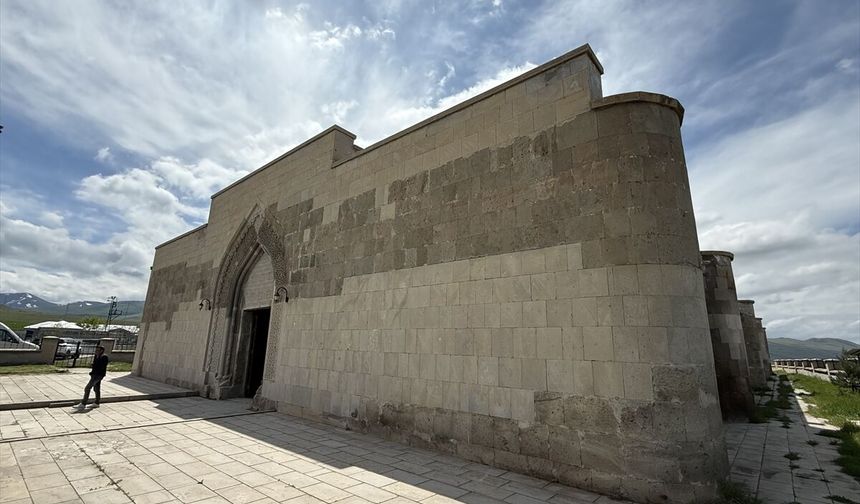 Iğdır'daki Ejder Kervansarayı'nda 'Nakş-ı Saray' sergisi düzenlendi