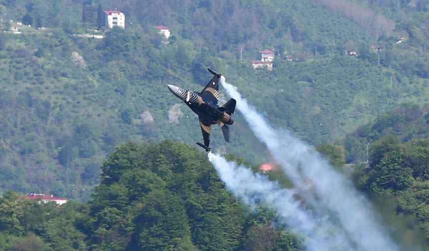 SOLOTÜRK Giresun'da prova uçuşu gerçekleştirdi