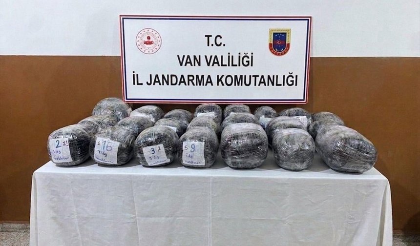 Van'da jandarma ekiplerince 443 kilo 159 gram uyuşturucu ele geçirildi