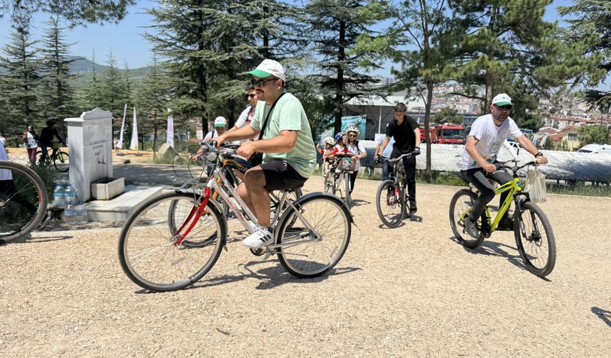 Bilecik'te Türkiye Çevre Haftası dolayısıyla bisiklet turu yapıldı
