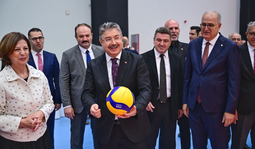 Eskişehir'de Festival Voleybol Altyapılar Türkiye Şampiyonası başladı