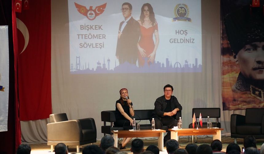 Kırgızistan'da Türk oyuncular Deniz Barut ve İbrahim Büyükak öğrencilerle buluştu