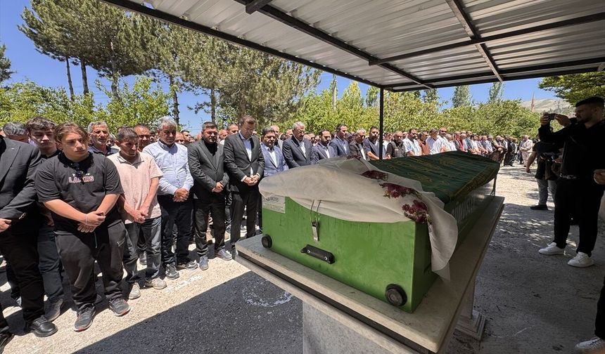 Niğde'de selde hayatını kaybeden kadının cenazesi defnedildi