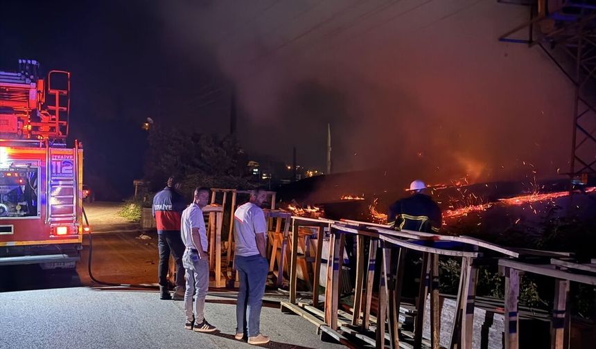 Sinop'ta fabrikanın depo bölümünde çıkan yangın hasara neden oldu