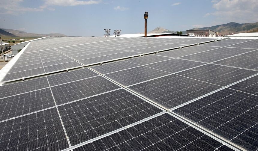 Bitlis'te tekstil fabrikaları enerjisini güneşten karşılıyor