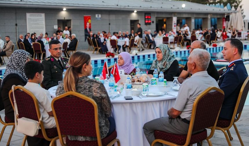 Diyarbakır'da şehit aileleri ve gaziler onuruna yemek programı düzenlendi