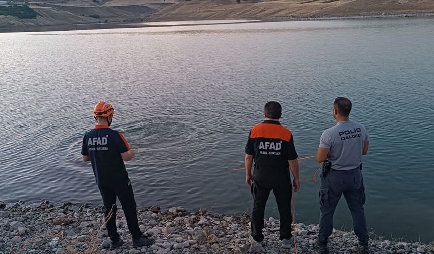 Elazığ'da baraj gölüne giren genç boğuldu