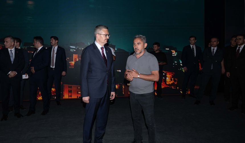İletişim Başkanı Duran 'İrade Bizim, Zafer Bizim' dijital zaman tünelini ziyaret etti: