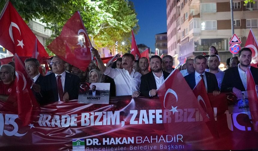 İstanbul'da 15 Temmuz'un 10. yılında bayrak yürüyüşü yapıldı